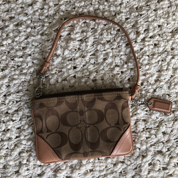 Coach Handbags - Coach zippered wristlet Coach Handbags - Coach zippered wristlet